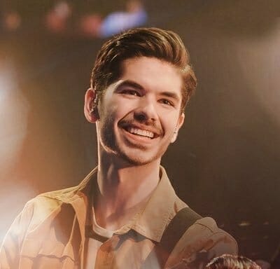 Singer Jonathan Osteen in a concert