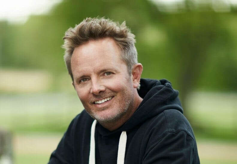 Images of an American artist, chris Tomlin