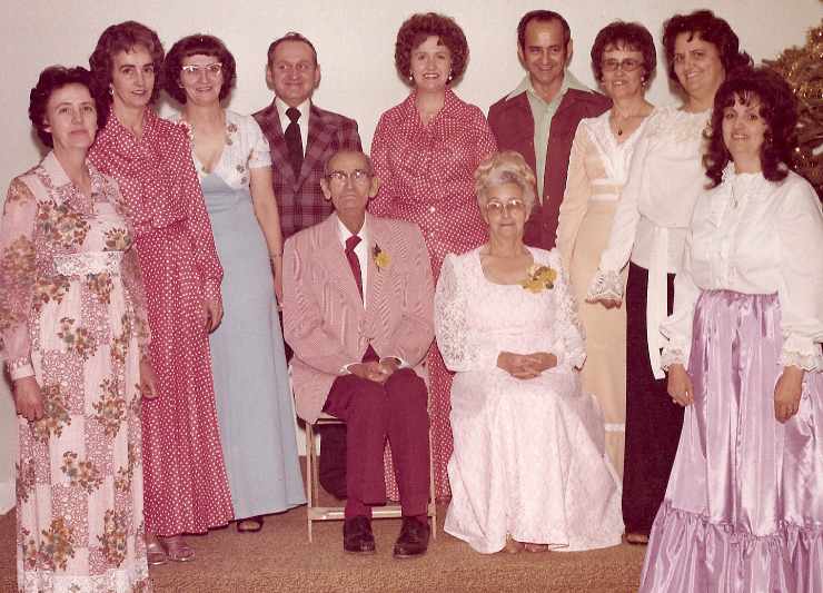 Jesse Duplantis with his parents and siblings